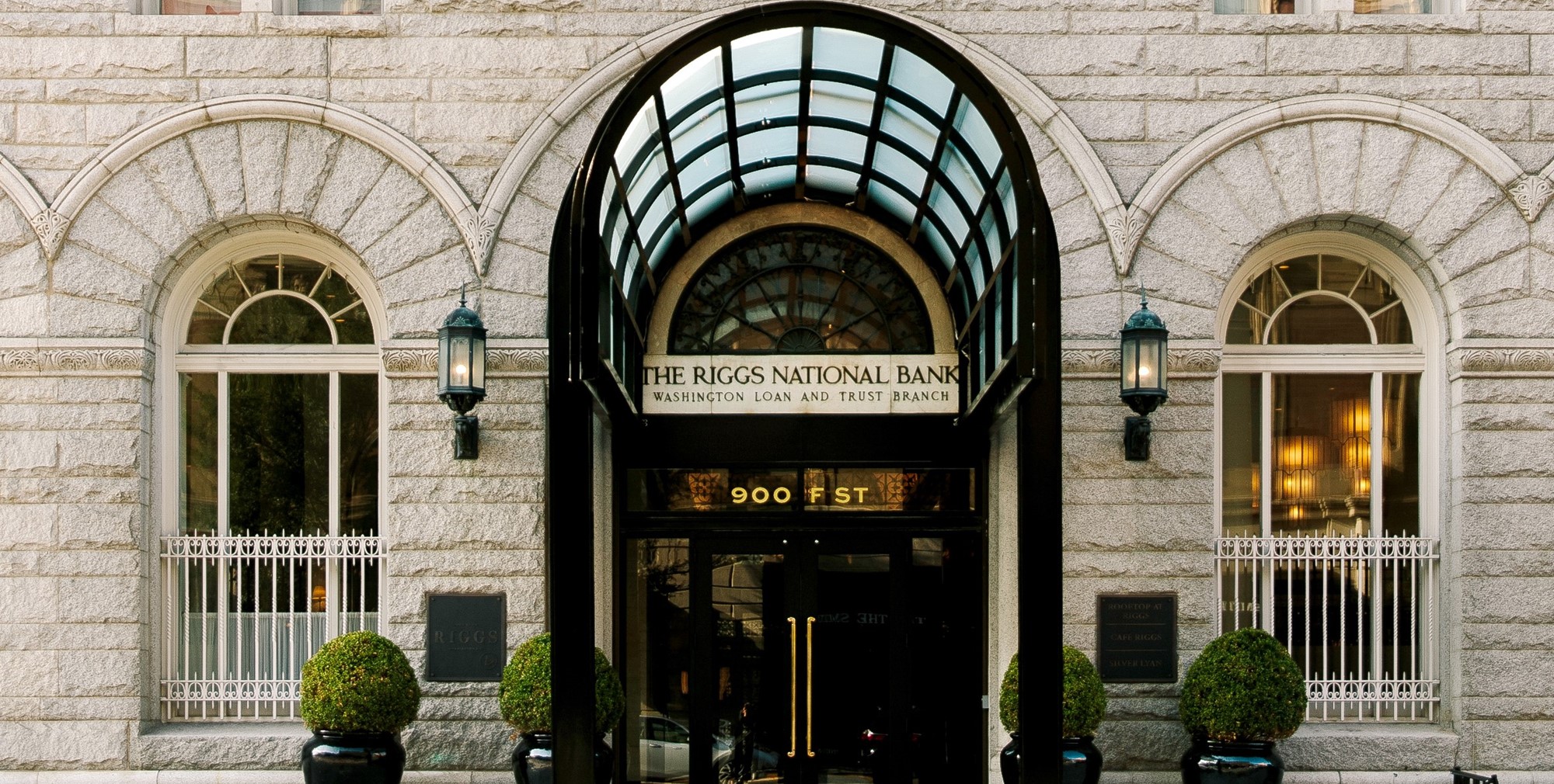 Cafe Riggs Bankers Hour in Washington DC | Café Riggs