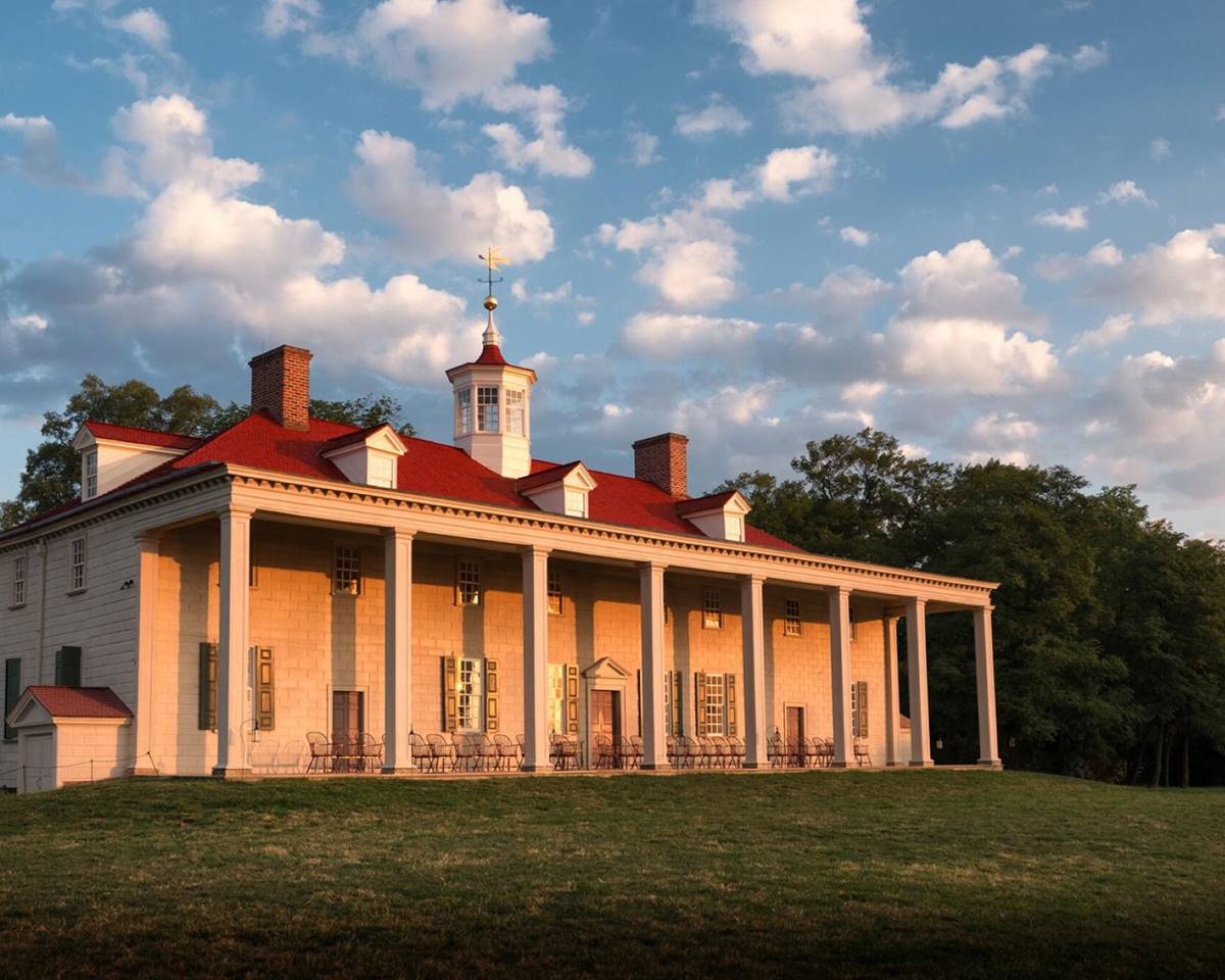 George Washington's Mount Vernon, showcasing the historic estate and its beautifully maintained grounds.