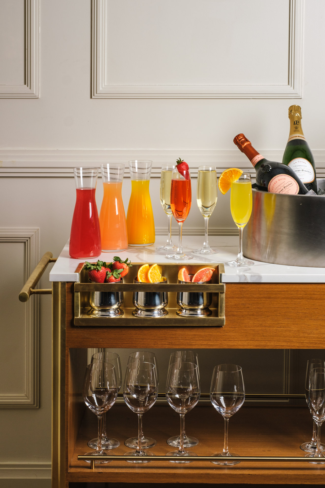 Multicolour drinks service, with various options of prosecco bottles, juices and fresh fruits for everyone's taste. 